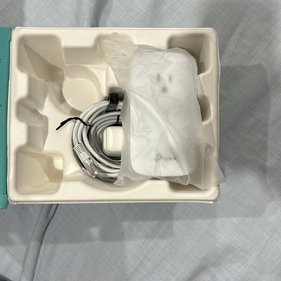 TP-Link AV2000 Powerline Adapter - Picture 3 of 6